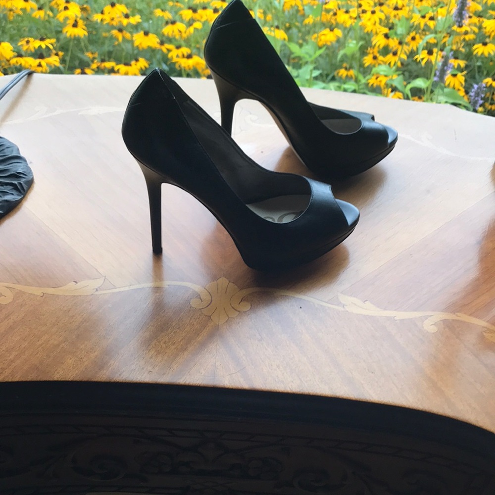 Shoes - Picture 2 of 3